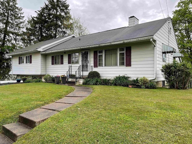 view of front facade featuring a front yard