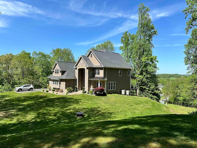 view of front facade featuring a front yard