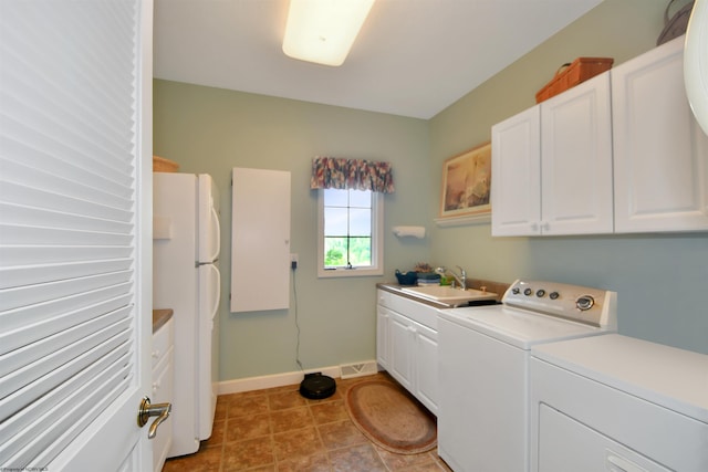 laundry area featuring sink, independent washer and dryer, light tile floors, and cabinets