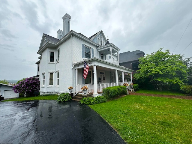 view of front of home with a front lawn and covered porch