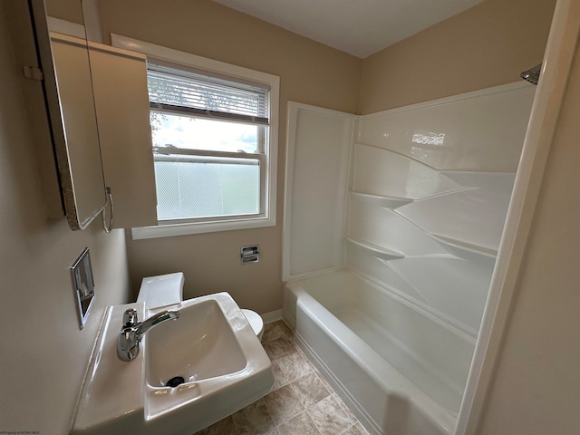 bathroom with a sink and baseboards