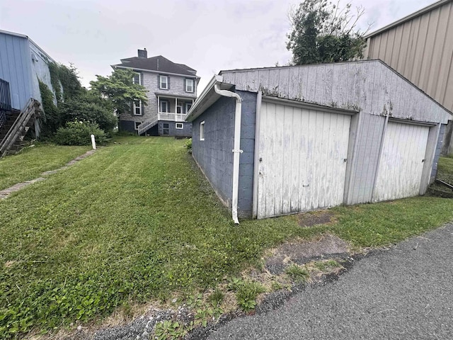 exterior space featuring a lawn