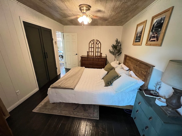 bedroom featuring a closet, ceiling fan, dark hardwood / wood-style flooring, and ornamental molding