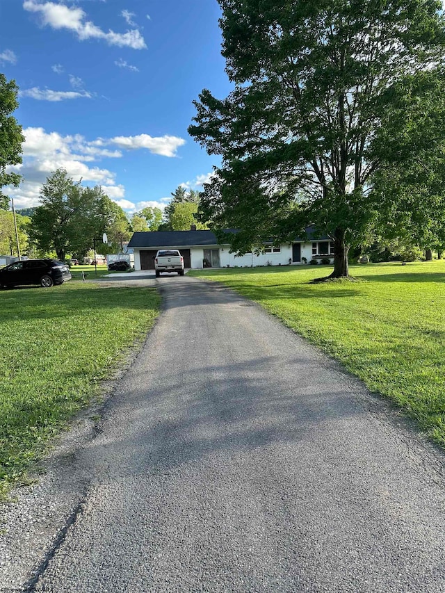 view of front of home featuring a front lawn