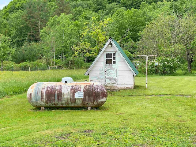 view of outdoor structure featuring a yard