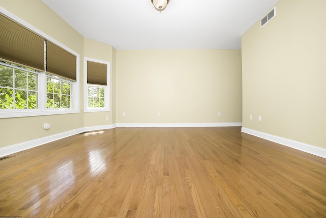 unfurnished room featuring light hardwood / wood-style flooring