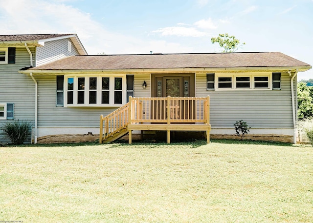 view of front of property featuring a front yard