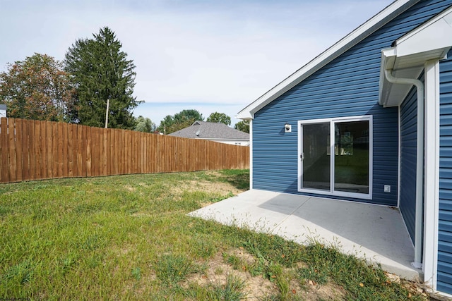 view of yard featuring a patio area