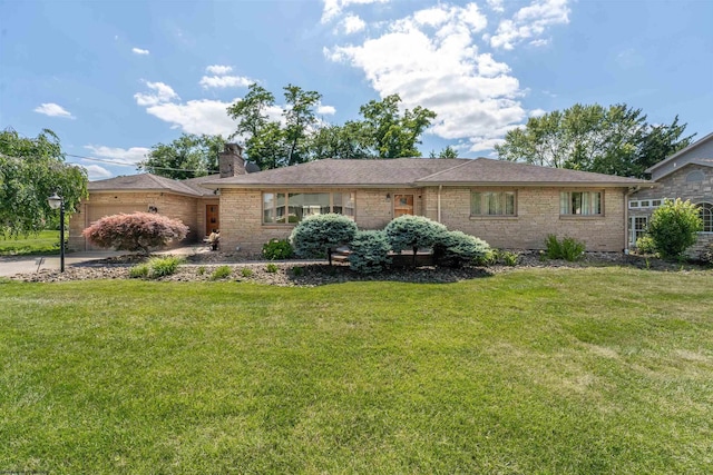 single story home featuring a front lawn