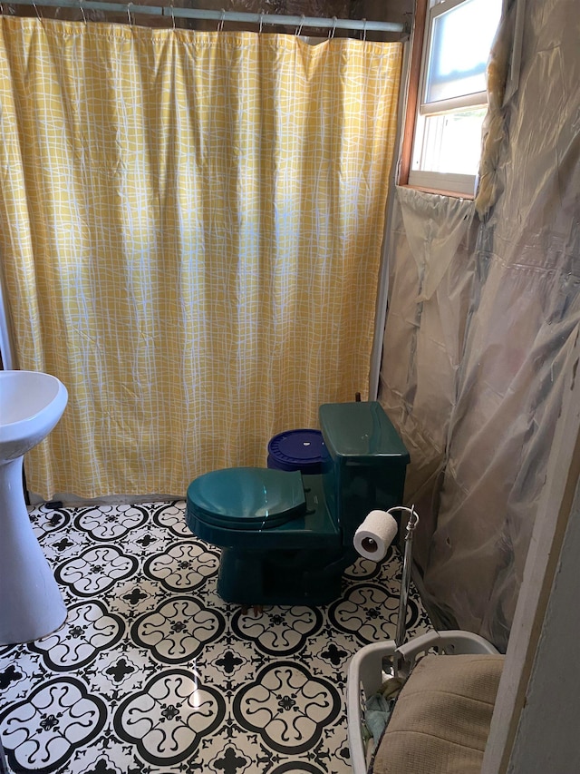 bathroom featuring toilet