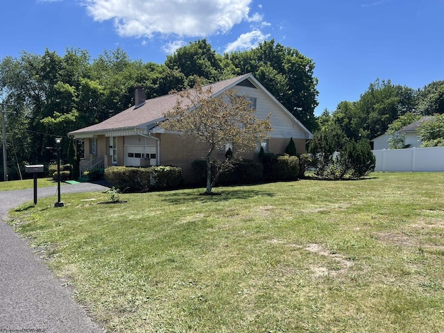 view of front of property with a front yard