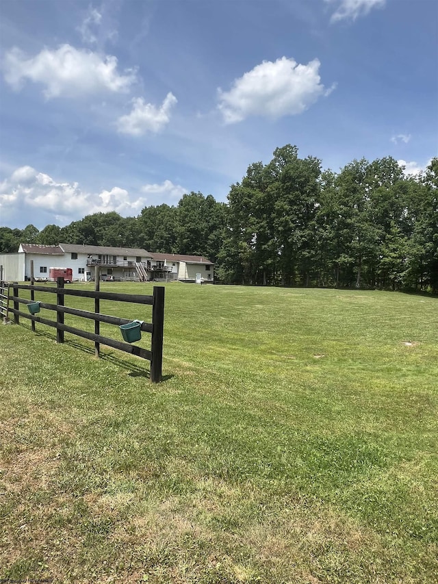 view of yard featuring a rural view