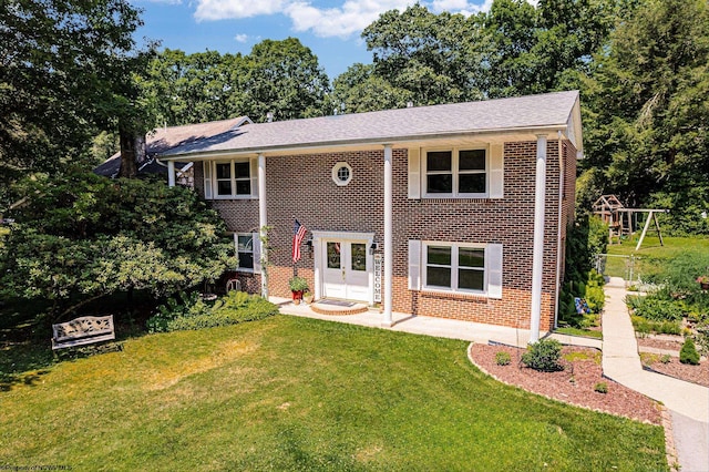 view of front of house featuring a front yard