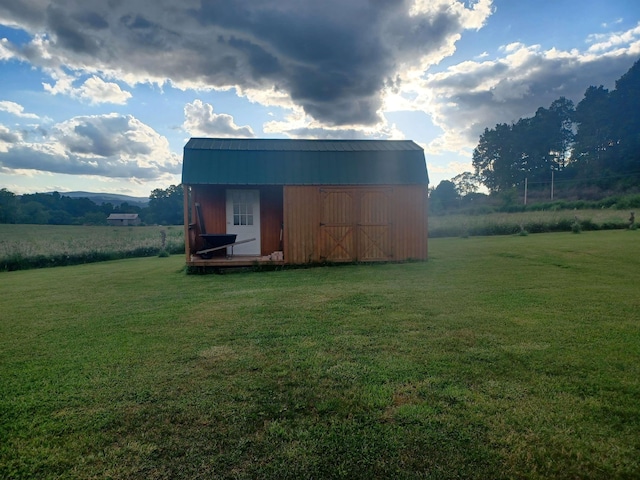 view of outdoor structure featuring a yard