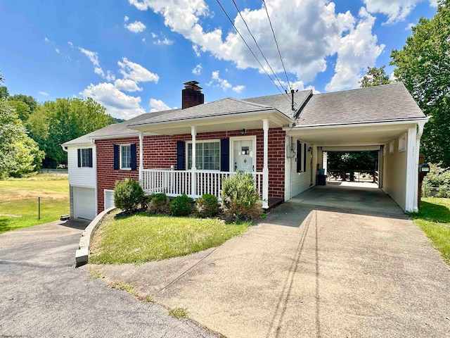 view of front of house featuring a carport, a porch, a garage, and a front yard