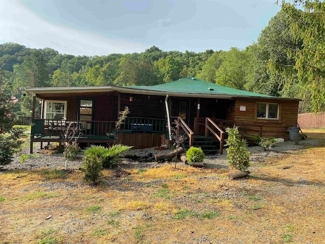 view of front facade featuring a wooden deck