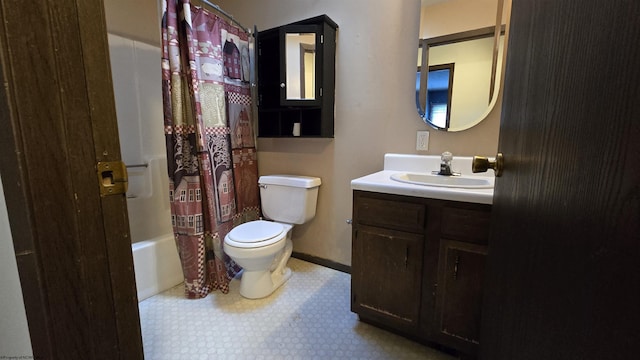 full bathroom featuring tile patterned flooring, shower / bath combo with shower curtain, toilet, and vanity