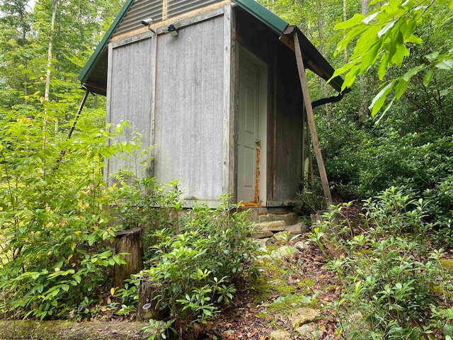 view of outbuilding