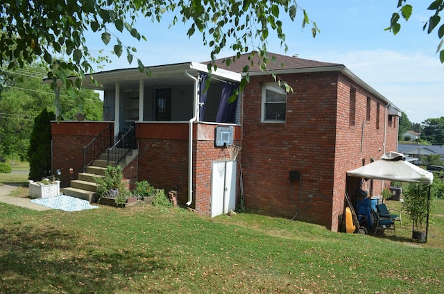 exterior space featuring a lawn