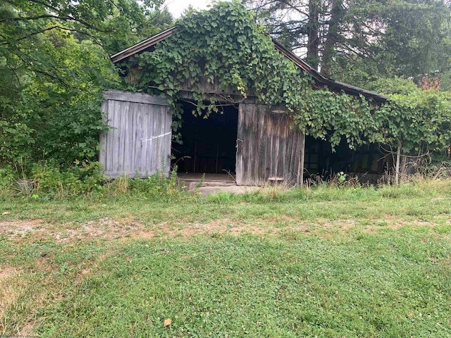 view of outbuilding