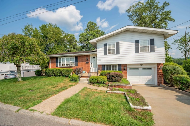 split level home featuring a front yard