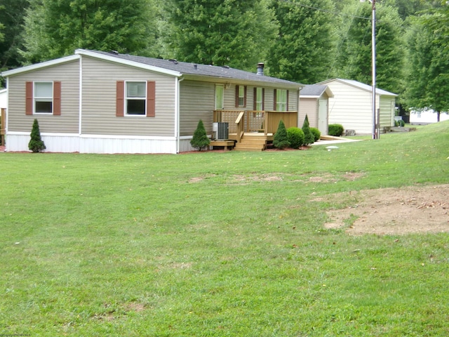 view of front of home with a front yard