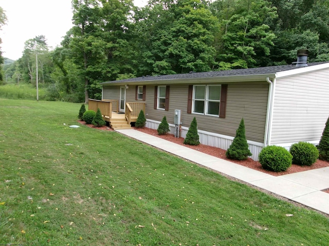 view of front facade featuring a deck and a front lawn