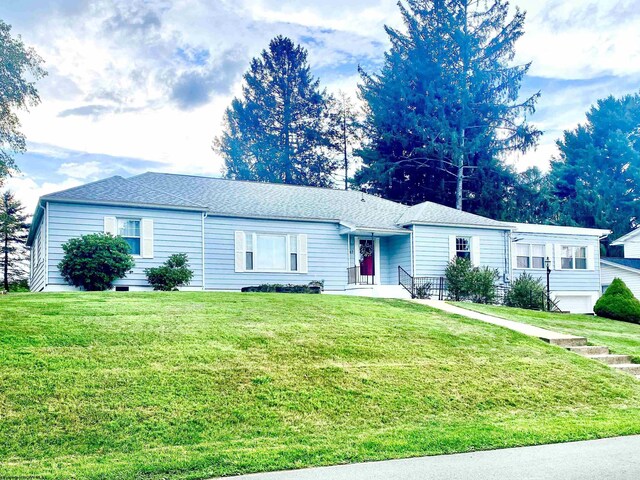 ranch-style home with a front lawn