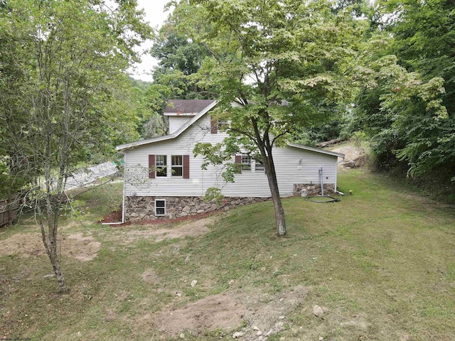 view of side of property featuring a yard