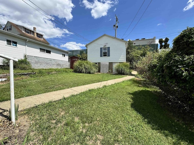 view of side of property featuring a yard