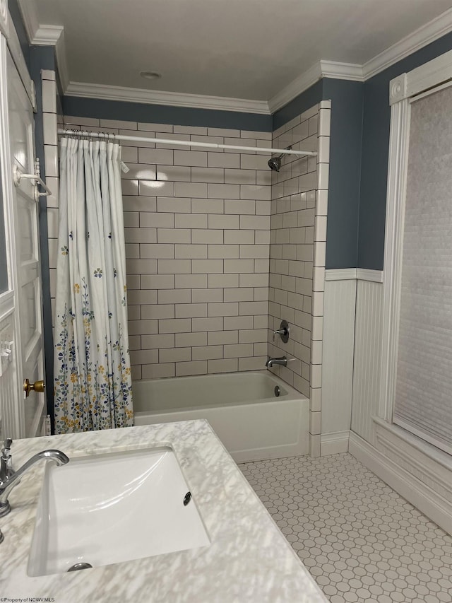 bathroom with shower / bath combo with shower curtain, sink, tile patterned flooring, and ornamental molding