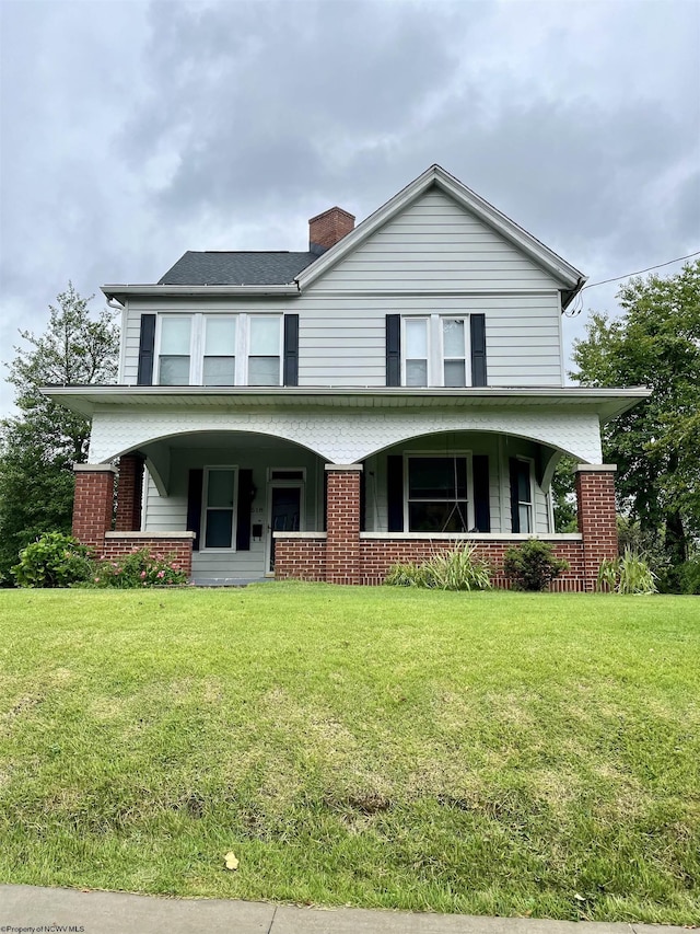 view of front facade with a front lawn