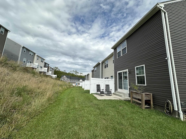 view of yard featuring a patio area