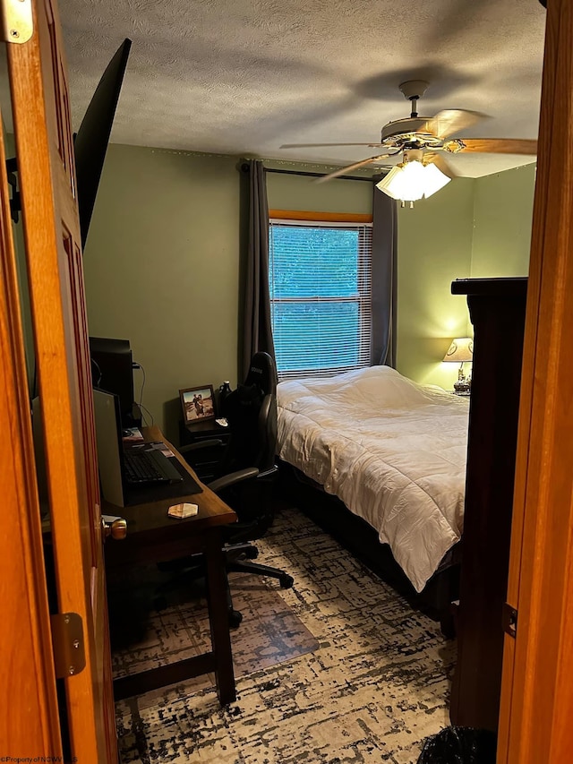 bedroom featuring a textured ceiling and ceiling fan