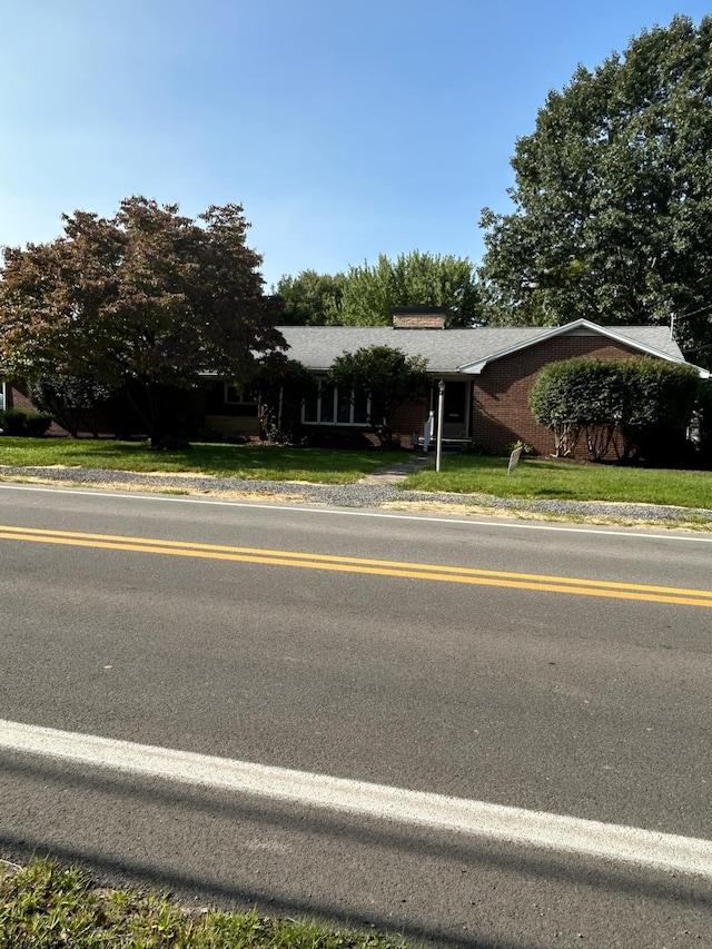 view of front of house featuring a front yard