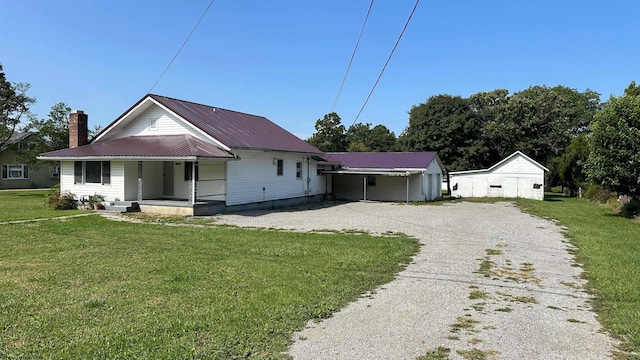 view of front of home with a front lawn