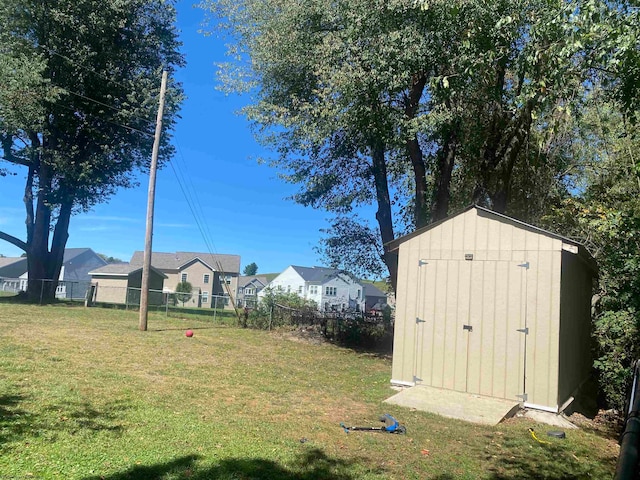 view of yard with a storage unit