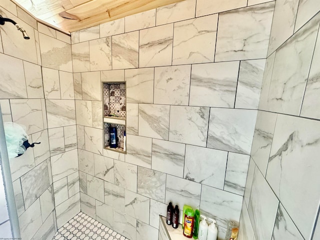 bathroom featuring tiled shower