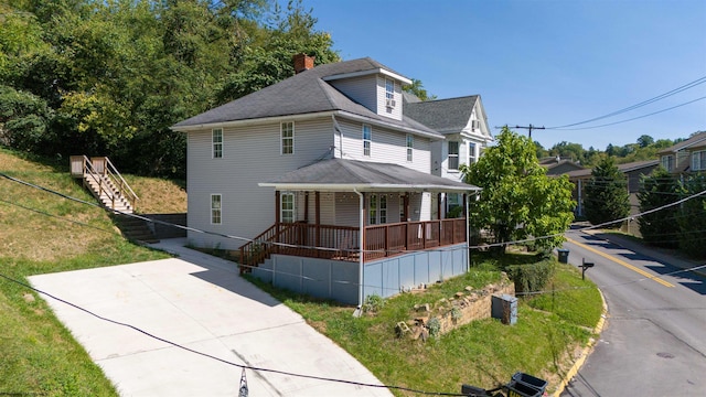 view of front facade with a front lawn and a porch