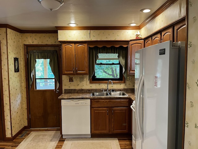 kitchen featuring crown molding, sink, white appliances, and light hardwood / wood-style floors