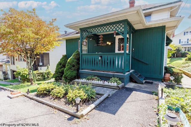 view of front of property with covered porch