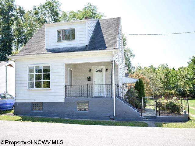 view of front of home featuring a porch