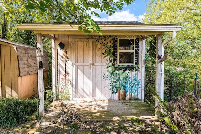 view of outbuilding with an outbuilding