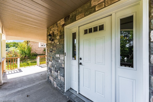 entrance to property featuring a porch