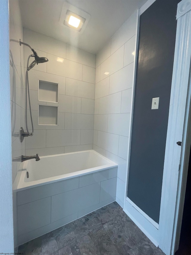 bathroom featuring tiled shower / bath combo