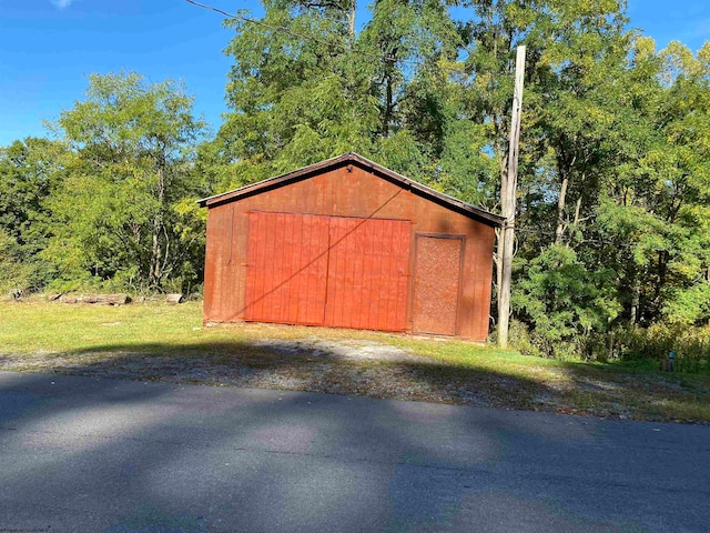 view of outbuilding