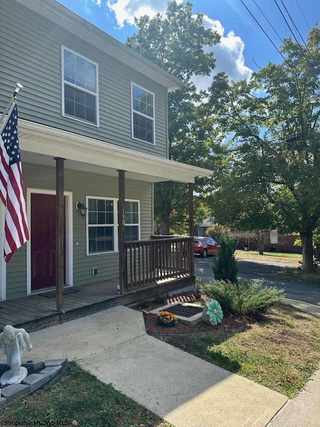 view of front of property featuring covered porch