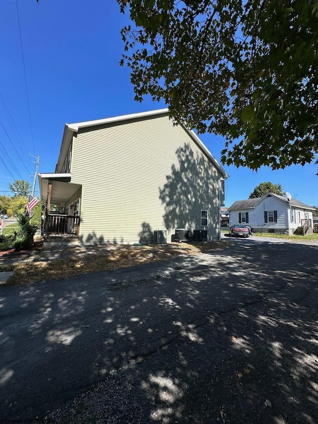 view of property exterior