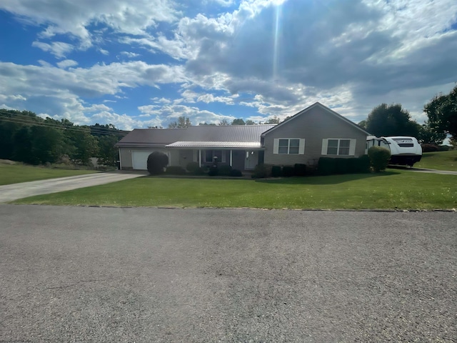 single story home featuring a front yard