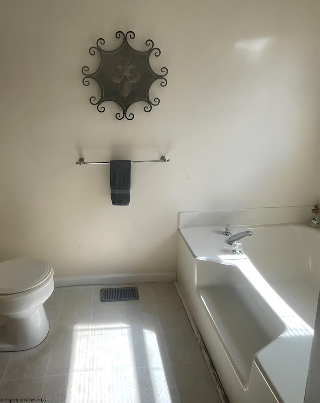 490 Deer Creek Ln, Buckhannon, WV 26201 - full bath featuring visible vents, a bath, baseboards, toilet, and tile patterned flooring